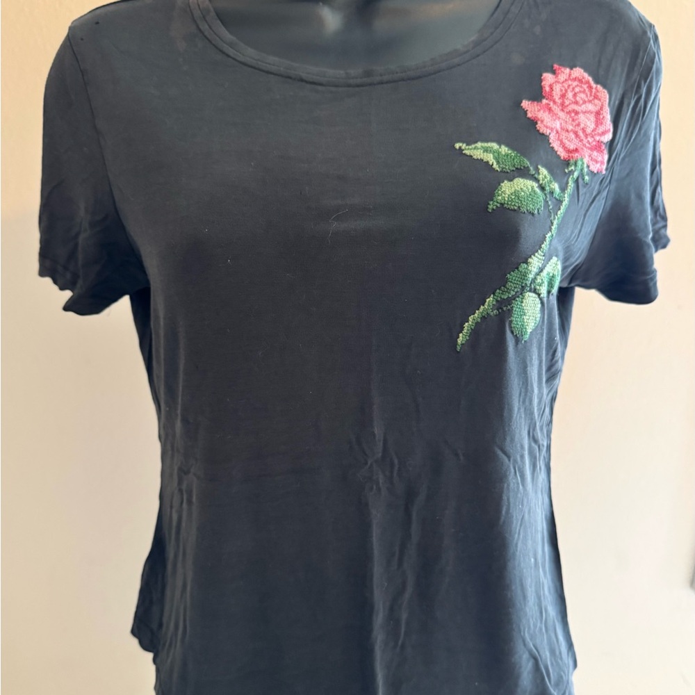 Retro 90’s Style Scoop Neck Tshirt Chic Black Blouse w/ Pink Embroidered Rose